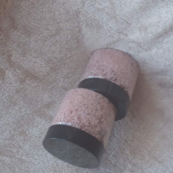 New release edible Carmel crunch lip scrub - Picture 2 of 2